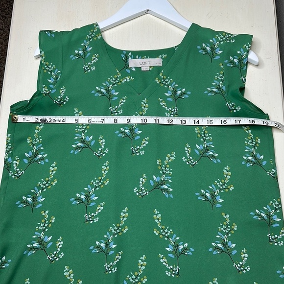 LOFT V Neck Flutter Sleeve Green Floral Blouse Size MP - Picture 9 of 11